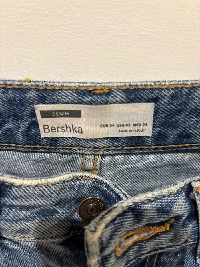 Short en jeans troué bershka 34 - photo numéro 3