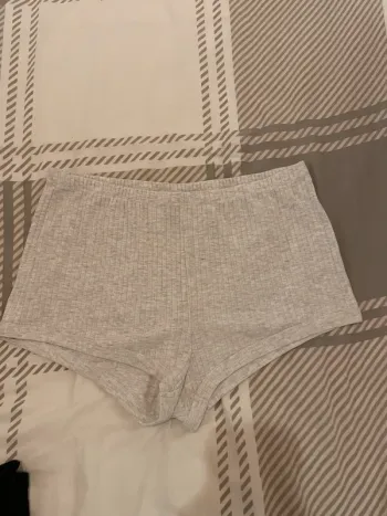 Short Undiz