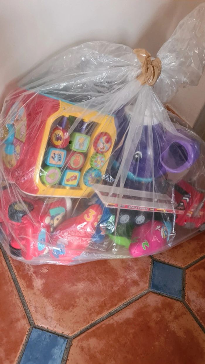 Carton de jeux 1er âge très bon état général cadeaux - photo numéro 3