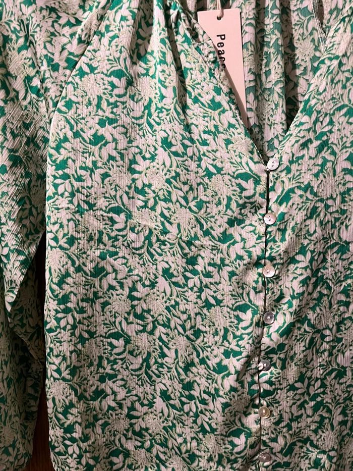 Chemise effet satiné verte et blanche fleurie - photo numéro 2