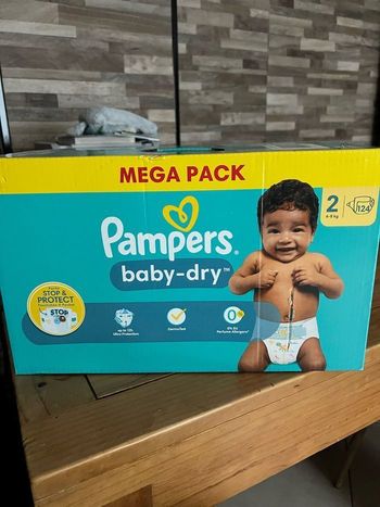 Mega pack couches pampers neuf  taille 2