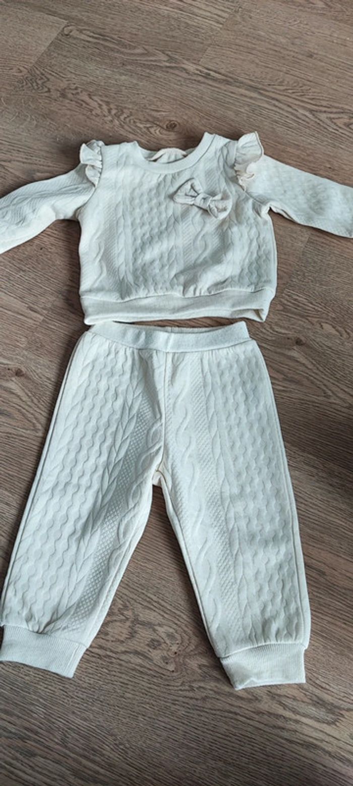 Ensemble en état neuf marque shein taille 9-12 mois