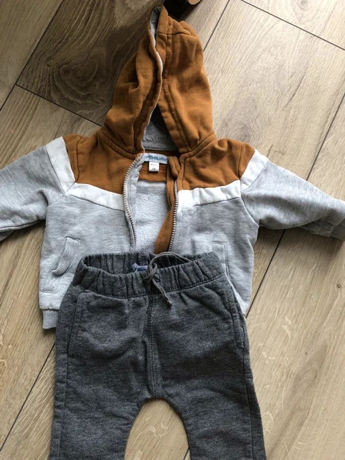 Ensemble sweat et jogging