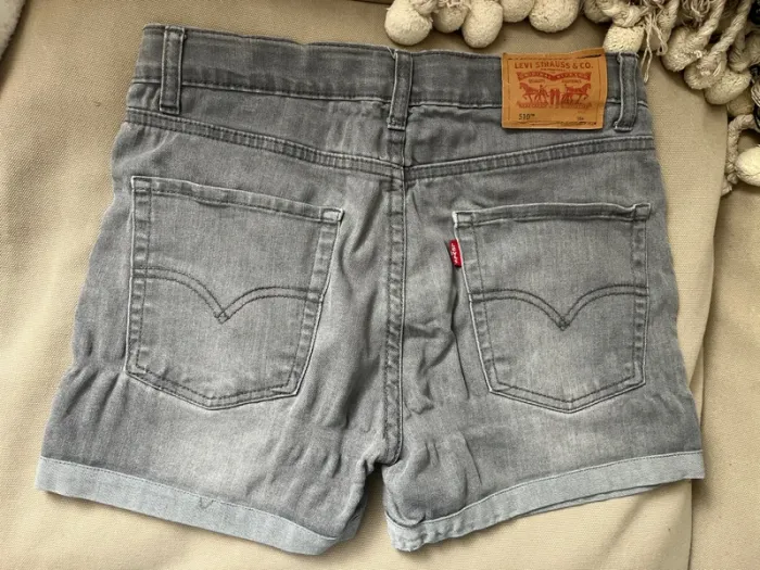Short en jean Levis 16 ans /34 - photo numéro 2
