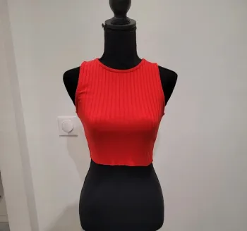 Top court Jennyfer, taille S. NEUF