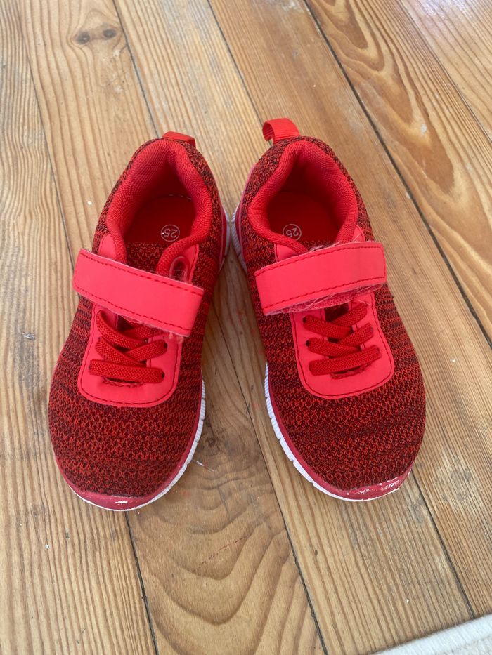 Baskets rouge taille 25