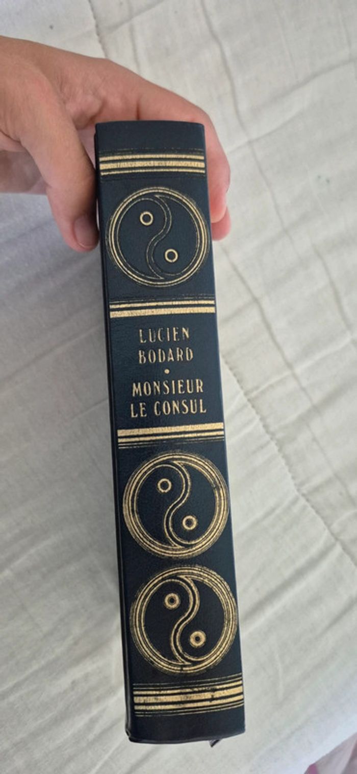 Livre monsieur le consul de Lucien Bodard - photo numéro 6