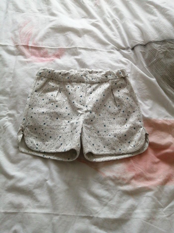 Short fille tape à l œil