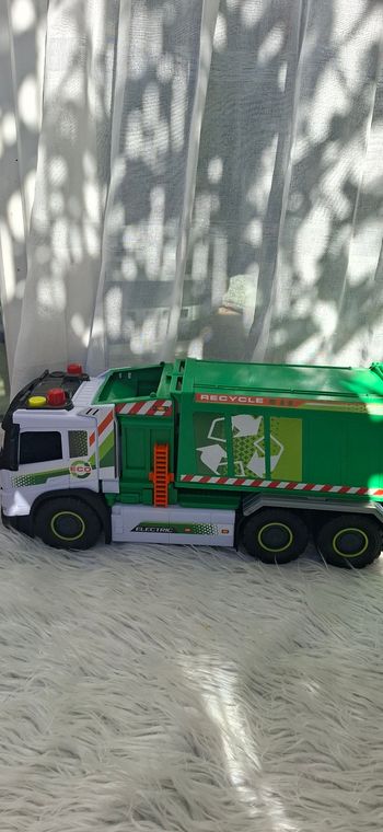 Camion de poubelle 