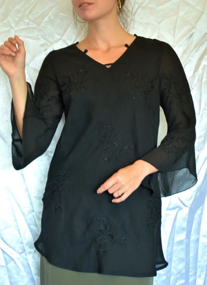 tunique avec broderie noire taille M - photo numéro 2