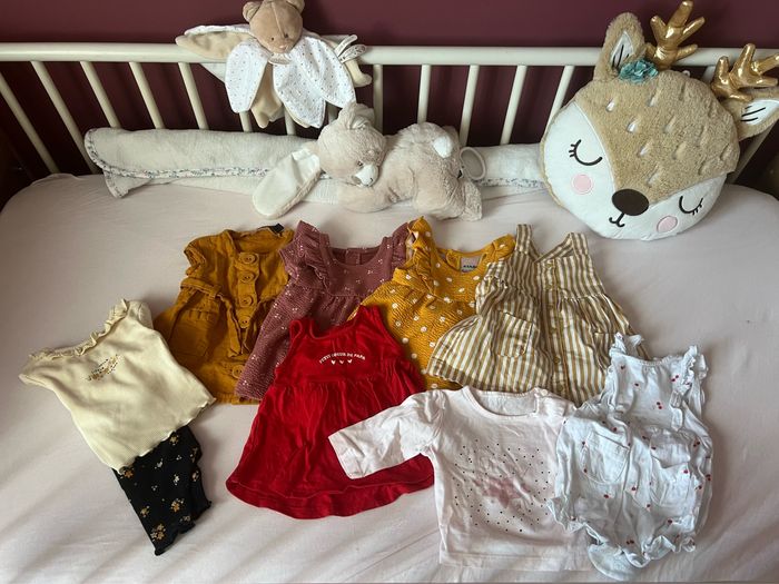 Lot de vêtements bébé