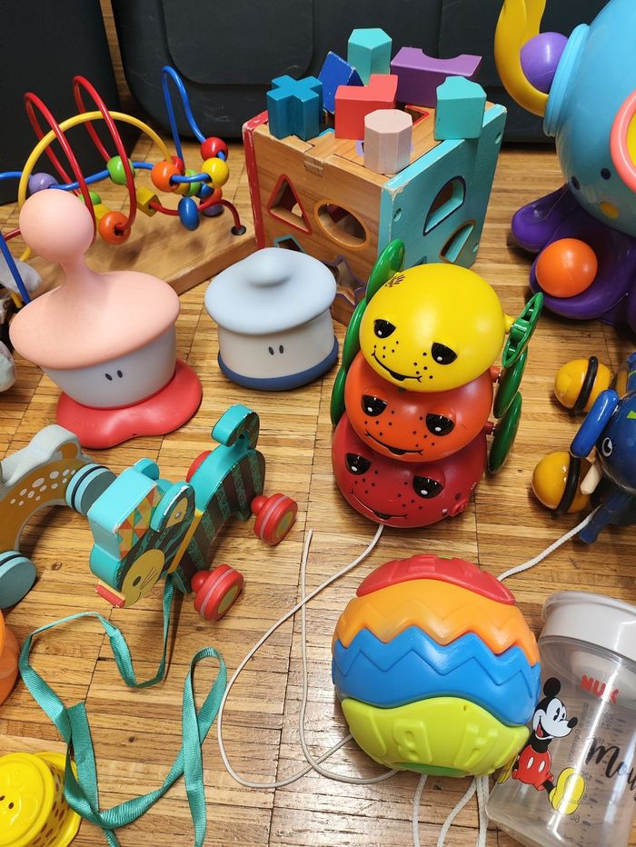 Lot jeu jouets eveil bébé enfant dont veilleuses motricité dextérité activité boulier forme géométrie bois doudou musical - beaba kidilou mikey ouaps pieuvre malice gobelet 1er premier age - photo numéro 3