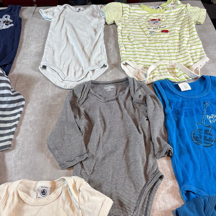 Lot 9 bodies 12 mois - photo numéro 4