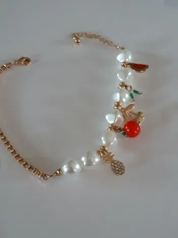 Bracelet fantaisie perles et pendentifs