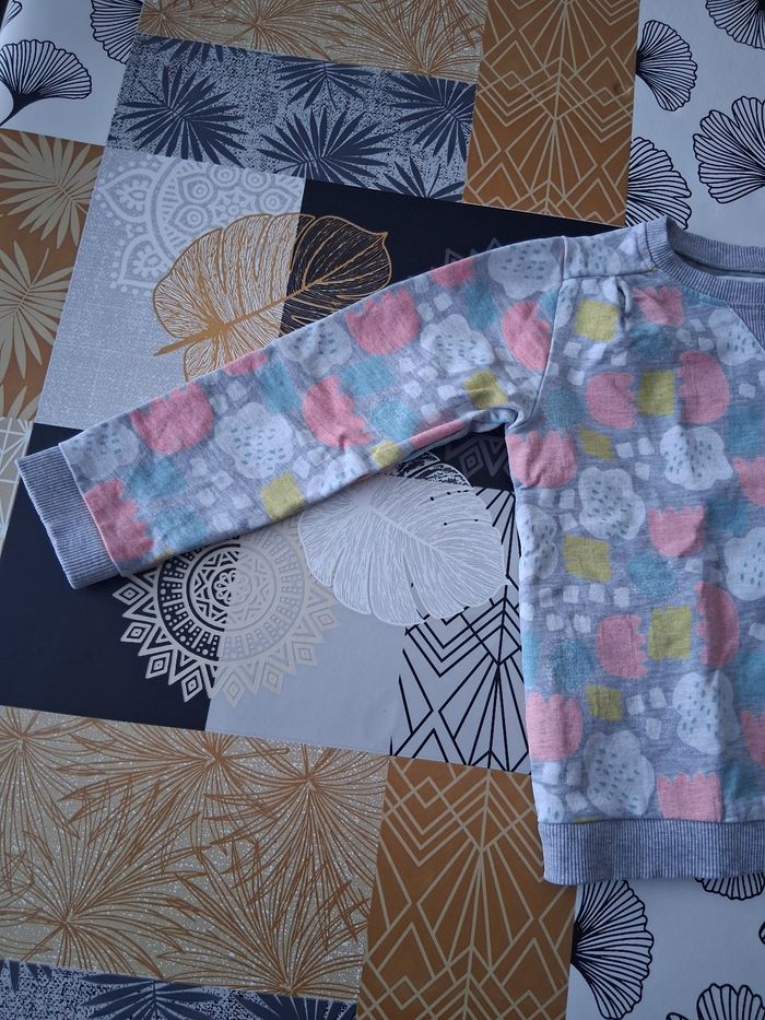 Sweat fille gris chiné motifs multicolores 6 ans - photo numéro 3