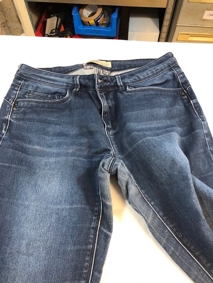 Jeans troué - photo numéro 6