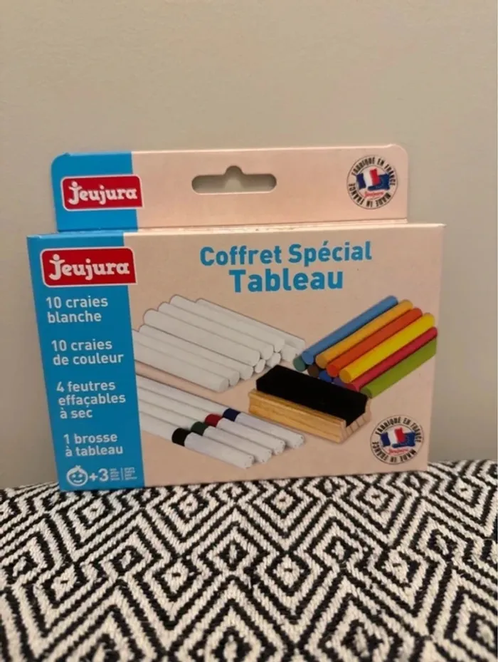 Jeujura - Coffret spécial Tableau : craies, feutres, brosse à tableau - 3 ans et +