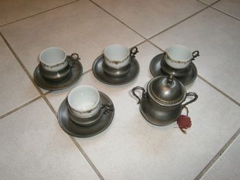 Service à café + sucrier, en étain et porcelaine