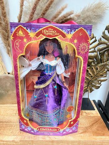 Poupée Esmeralda édition limitée non déboxer