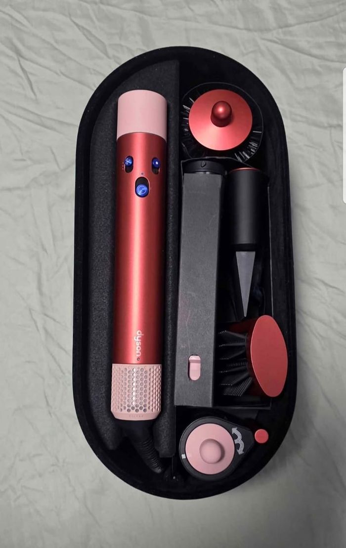 Brosse à cheveux Dyson Airwrap neuf , avec tous ses accessoires et sa boîte d'origine. - photo numéro 7