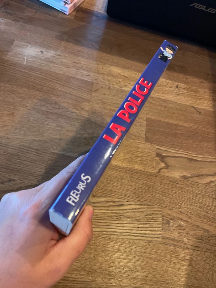 Livre P’tit Garçon Joue et découvre La police - photo numéro 2