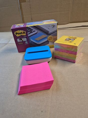 Distributeur de post-it + bloc Post-it