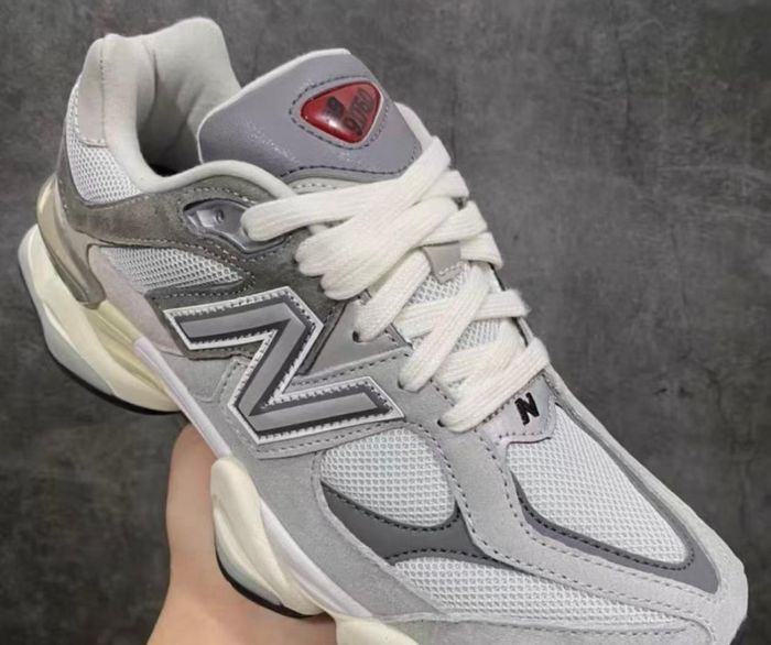 New Balance NB 9060 taille 44 - photo numéro 3