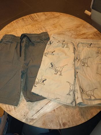 Lot 2 shorts en toile 3-4 ans