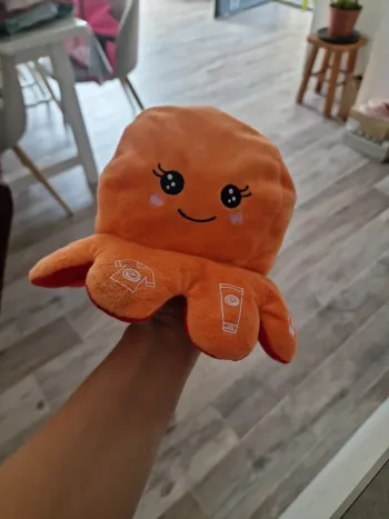 Peluche pieuvre sourire et colère