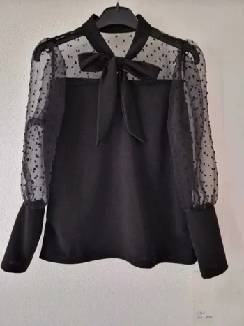 Haut noir manche dentelles