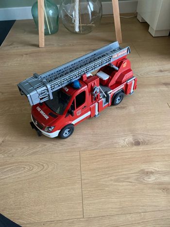 Camion de pompiers bruder