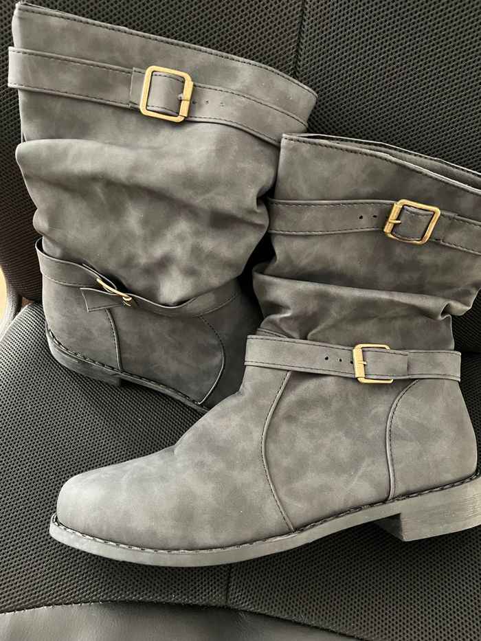 Paire de botte femme toute neuve - photo numéro 2