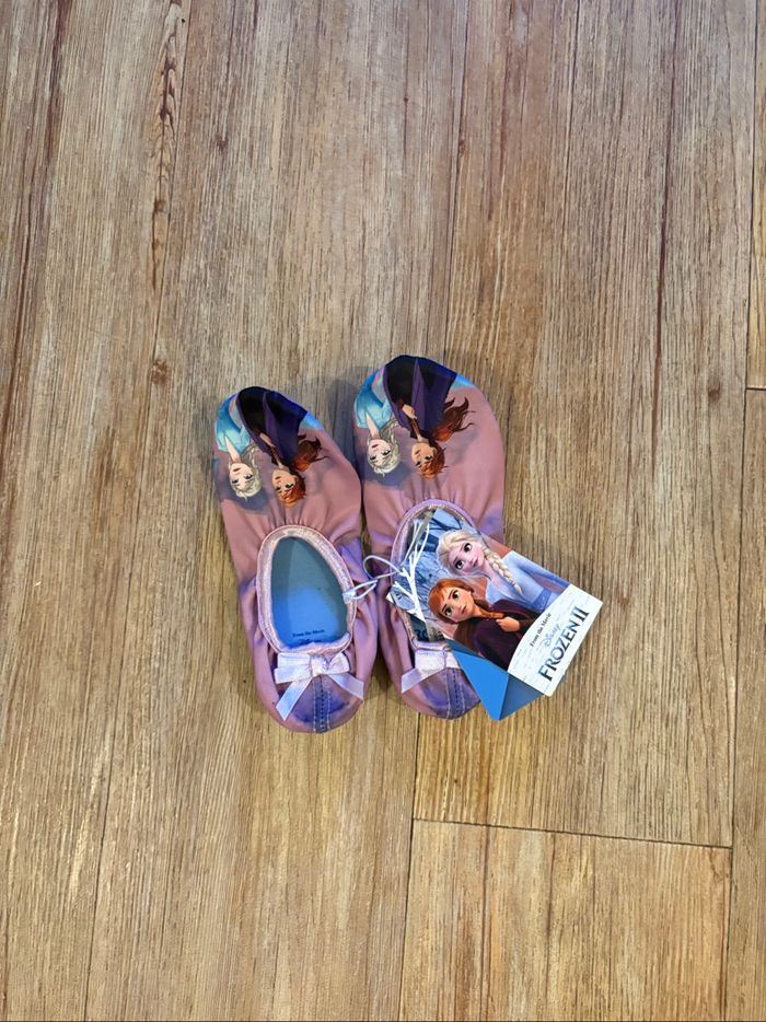 Chaussons Disney taille 27