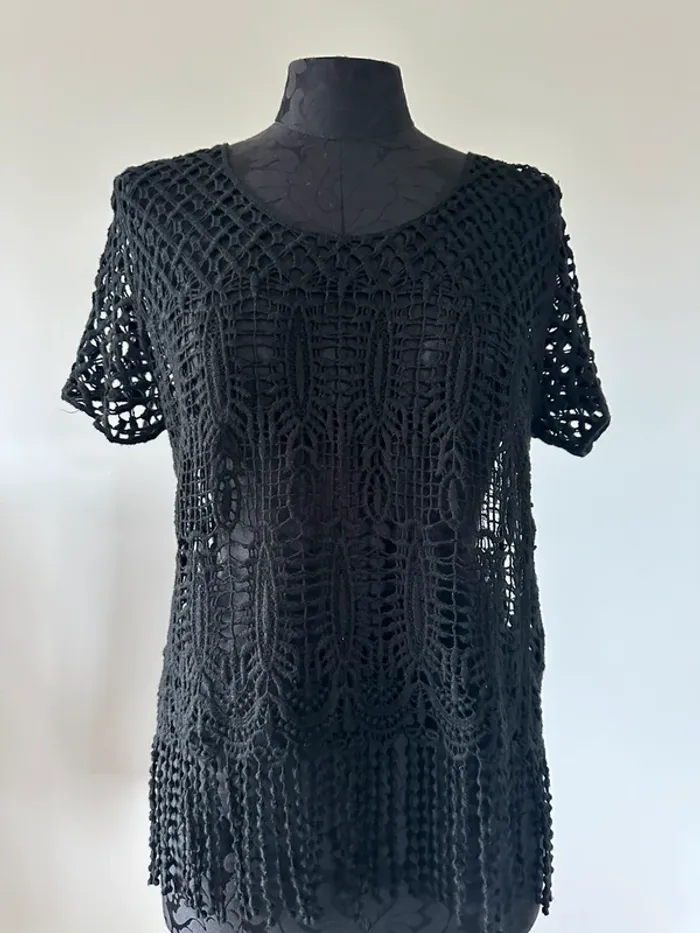 Haut noir crochet