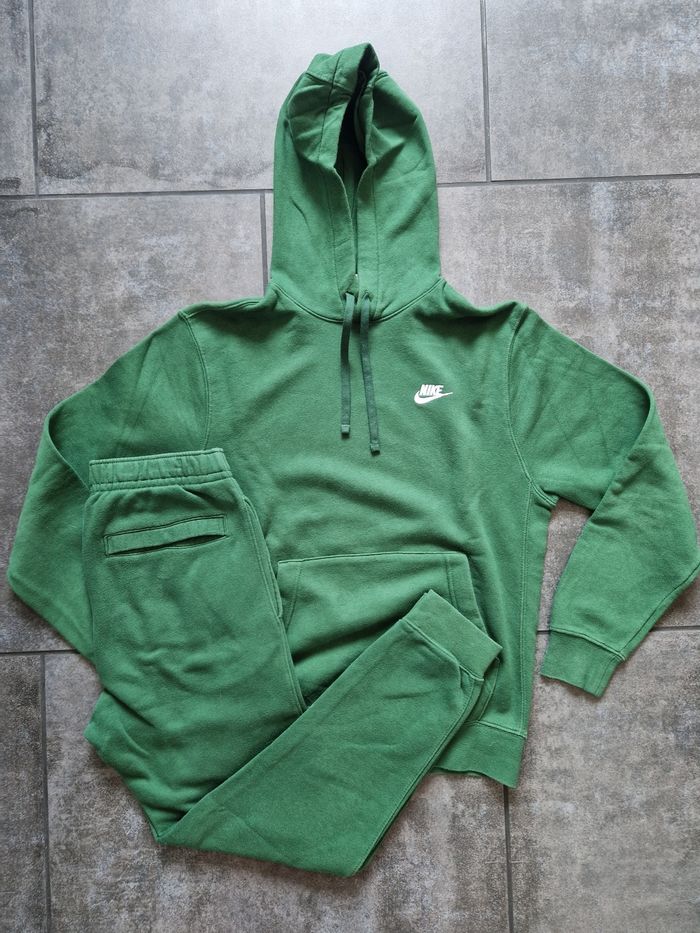 Ensemble jogging Nike taille S TBE