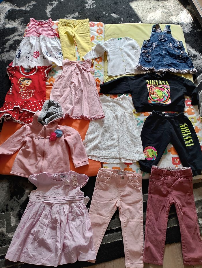 Lot de vêtements fille 2 ans