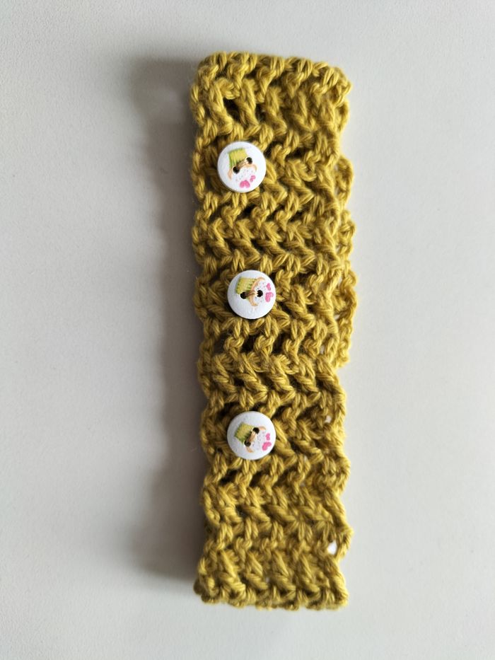 Bandeau de naissance jaune avec des boutons