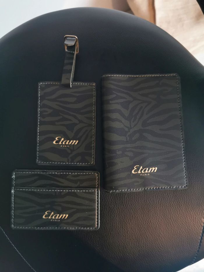 Kit voyage Etam jamais servi - photo numéro 2