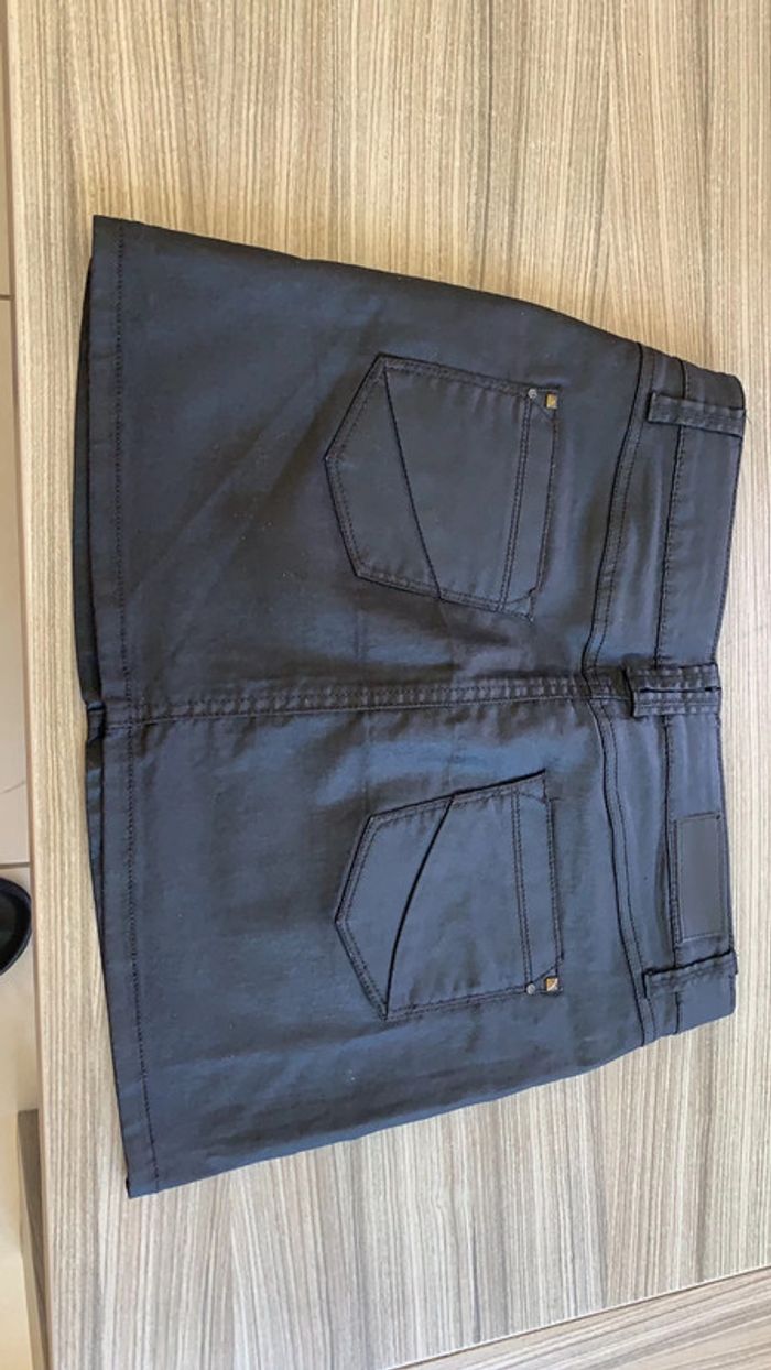 Jupe noire - photo numéro 2