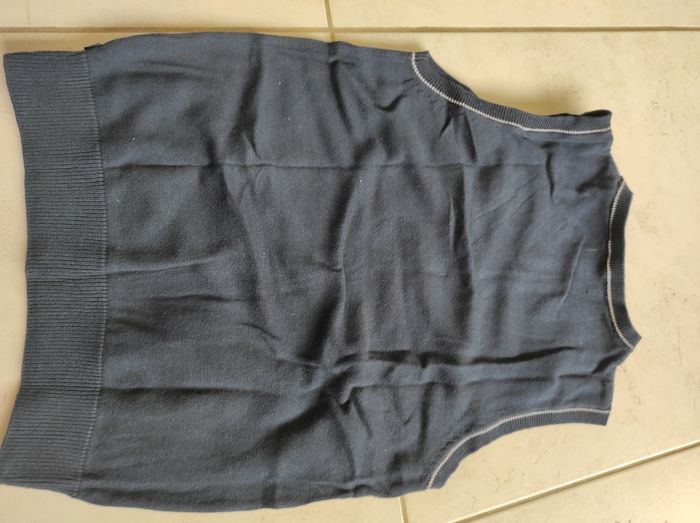 Pull col V sans manche Okaïdi 8 ans - photo numéro 2