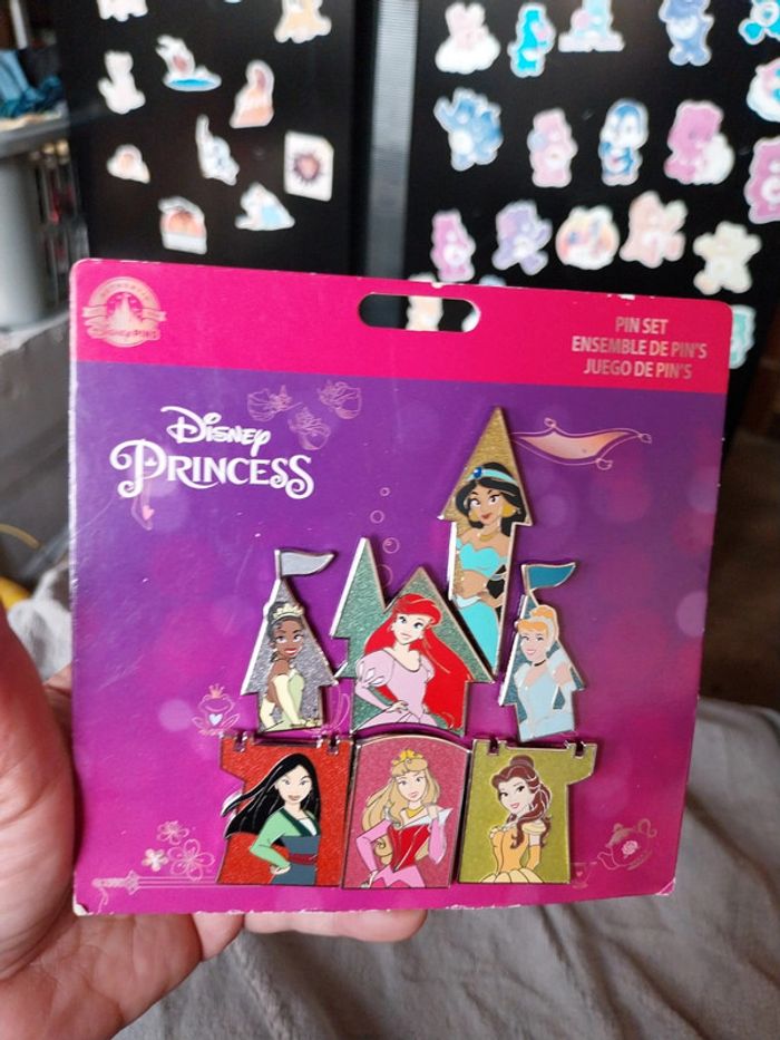 Pins Disney chateau valeur 32€