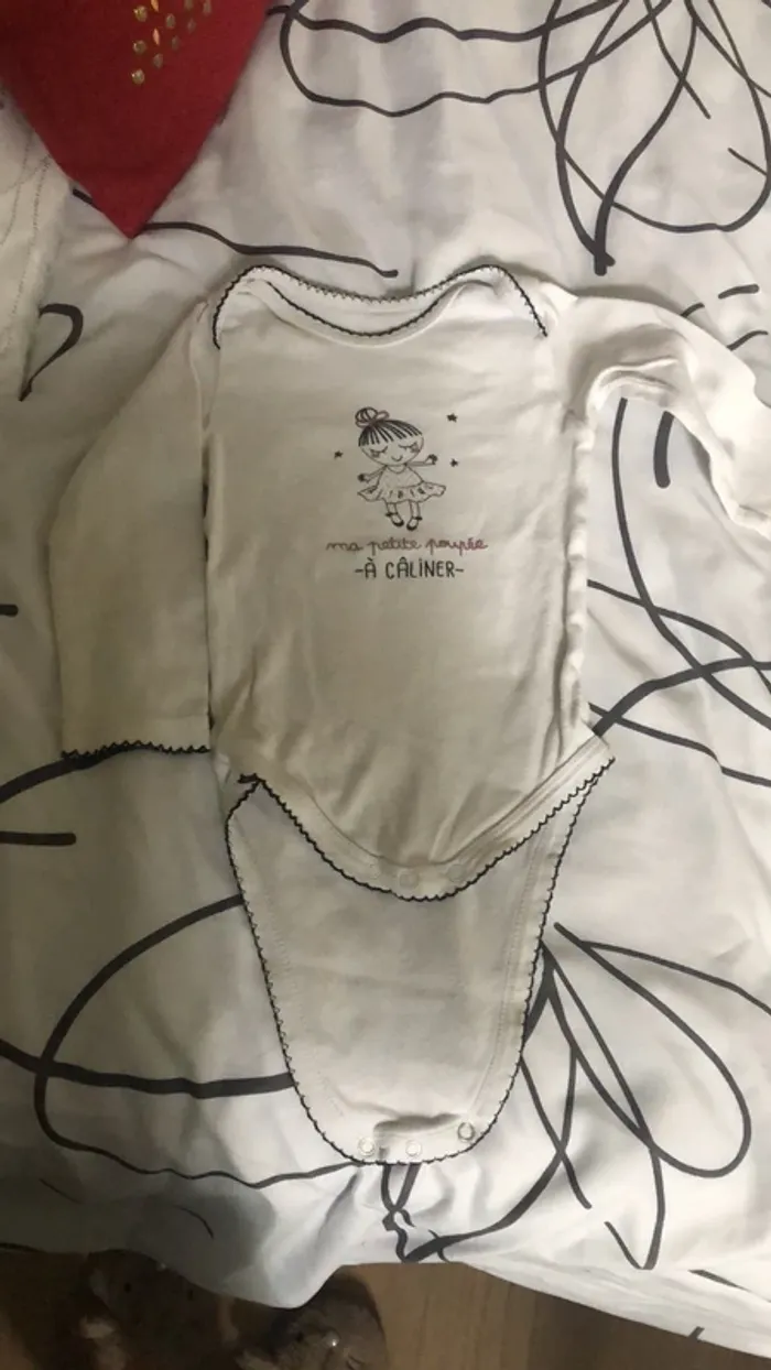 8 bodies - photo numéro 4