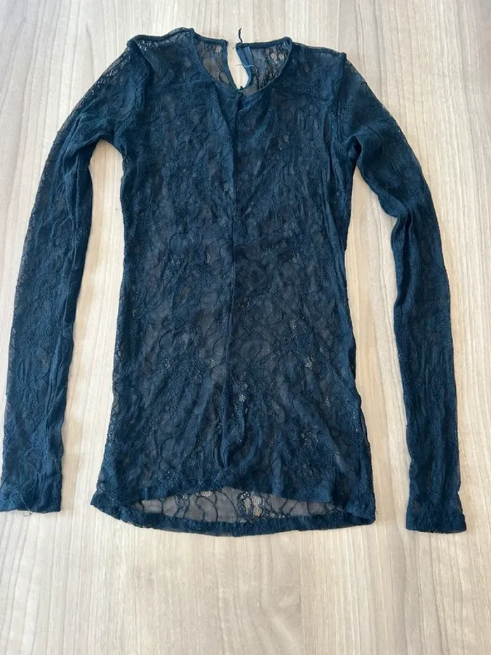 Haut dentelle noir taille 10 ans
