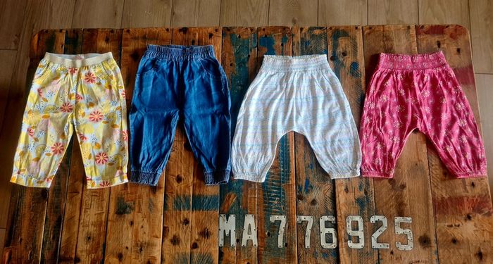 Lot de 4 pantalons d été pour bebe fille.