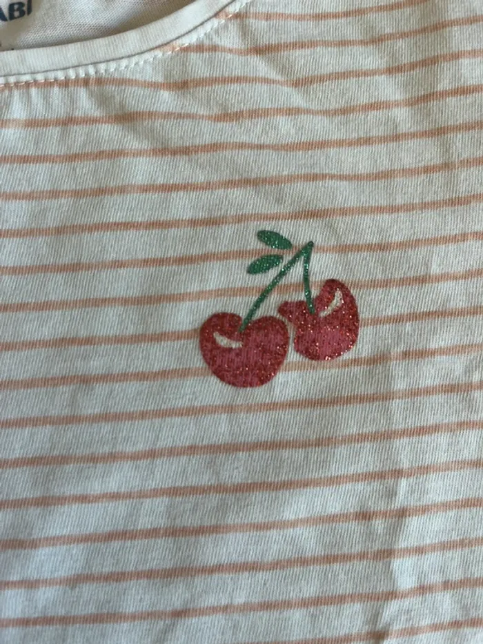 2 t-shirts 5 ans - photo numéro 6
