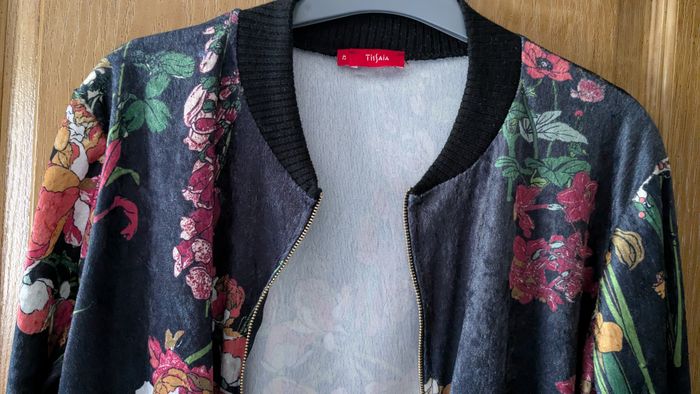 Gilet fin, coloré, à fermeture éclair. - photo numéro 4