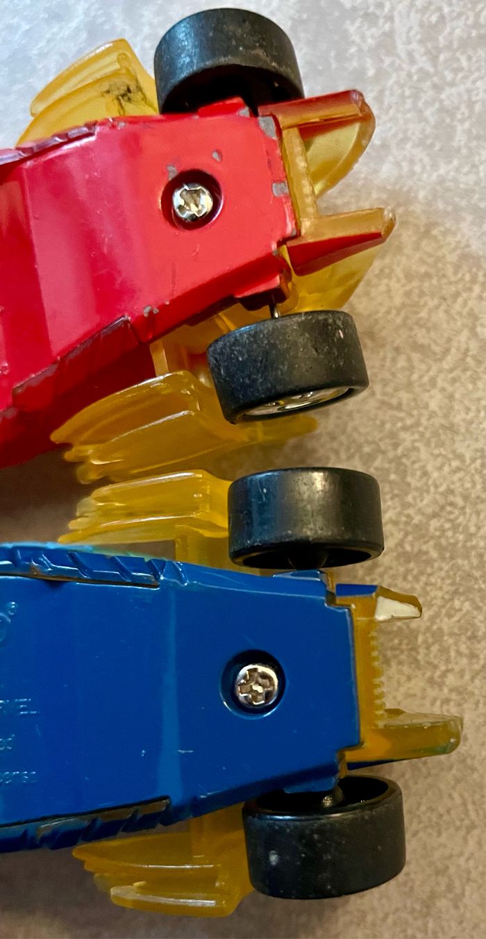 Lot 2 voitures Marvel - photo numéro 6