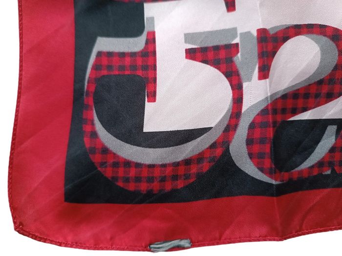 Foulard Guess rouge - photo numéro 3