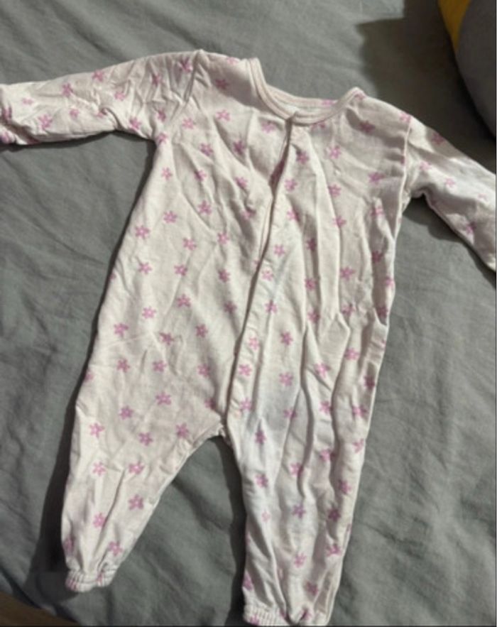 2 Combinaison/pyjama - photo numéro 2