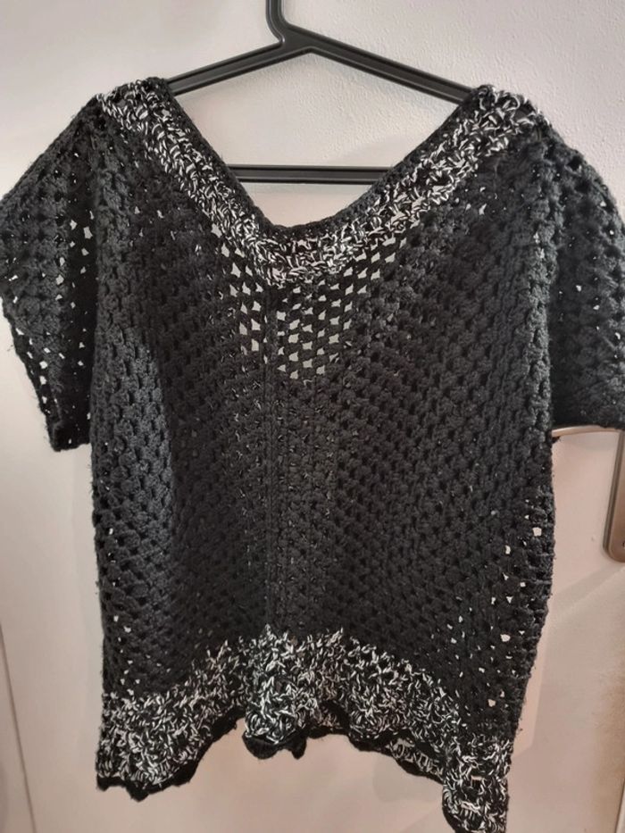 Haut au crochet noir et blanc - photo numéro 6